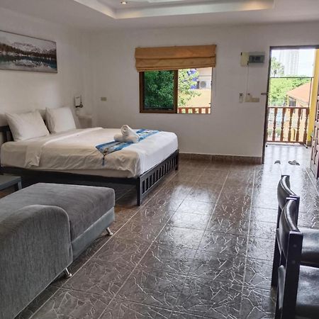 Phratamnak Inn - 100 Meter From Beach Pattaya Exterior photo