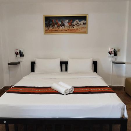 Phratamnak Inn - 100 Meter From Beach Pattaya Exterior photo