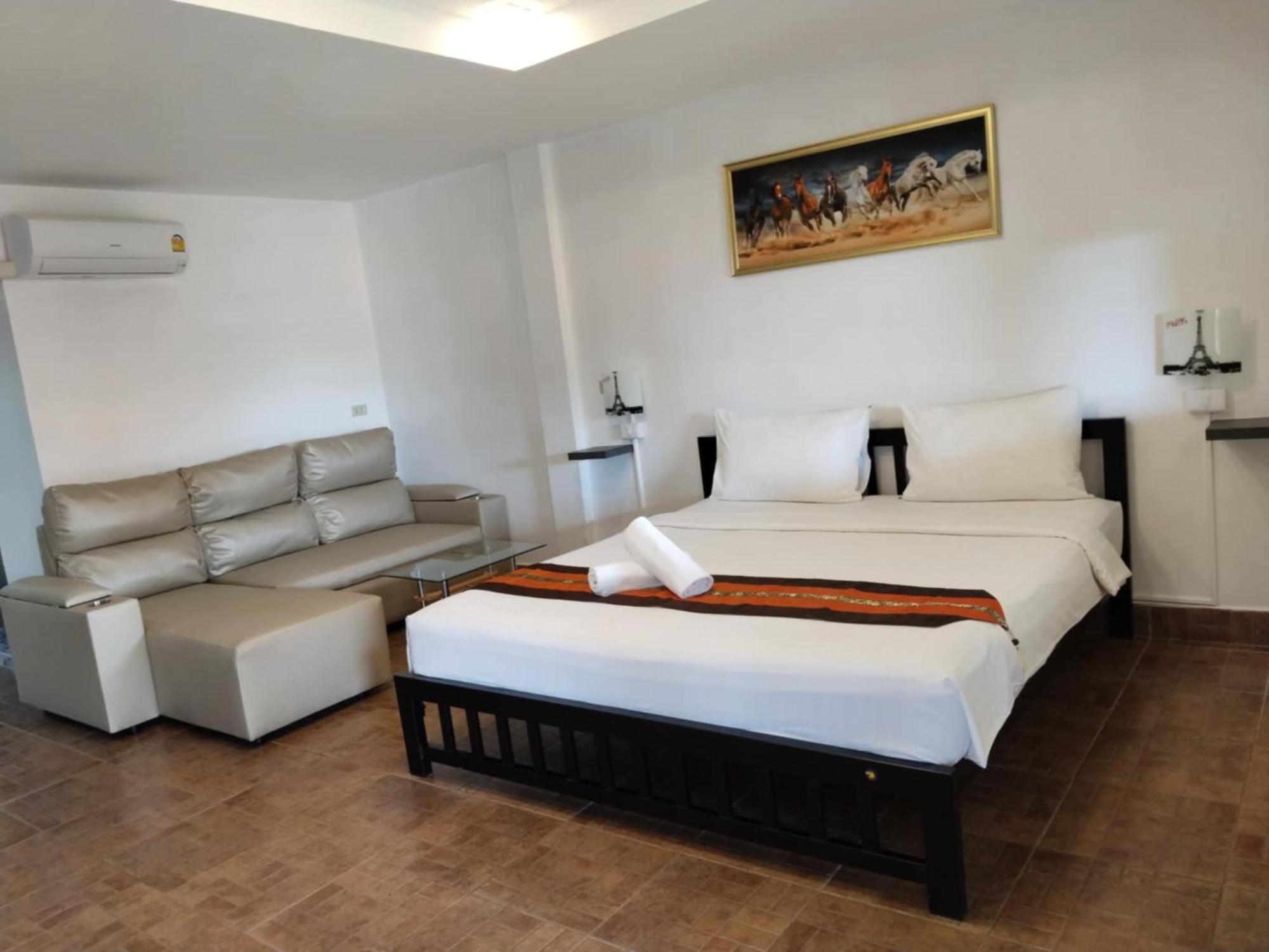 Phratamnak Inn - 100 Meter From Beach Pattaya Exterior photo