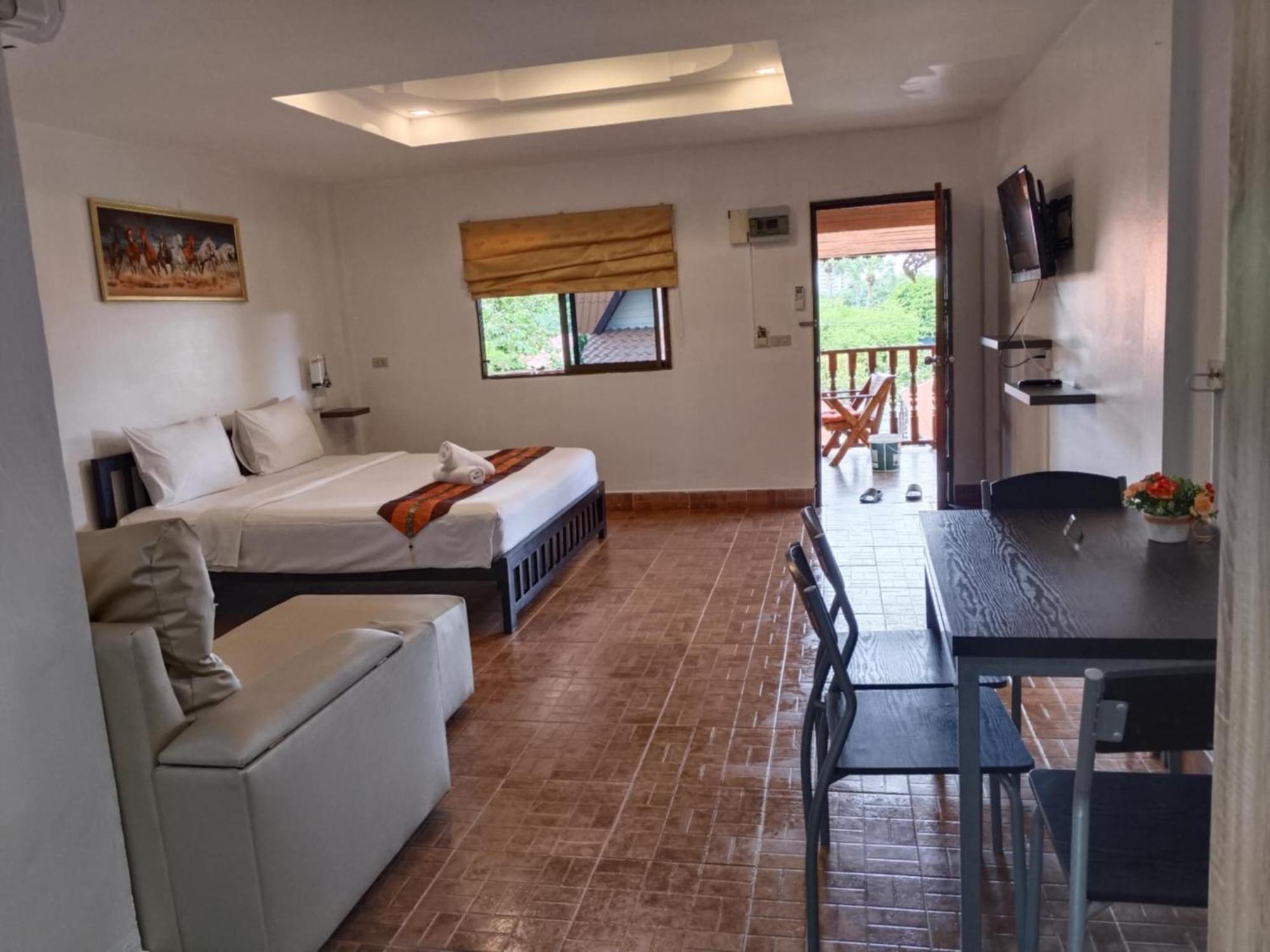 Phratamnak Inn - 100 Meter From Beach Pattaya Exterior photo