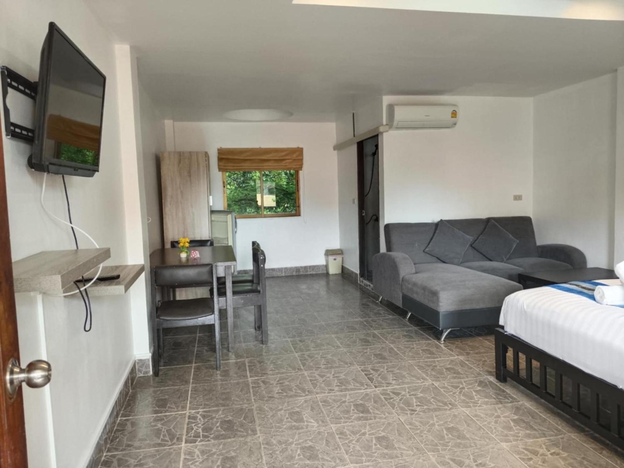 Phratamnak Inn - 100 Meter From Beach Pattaya Exterior photo