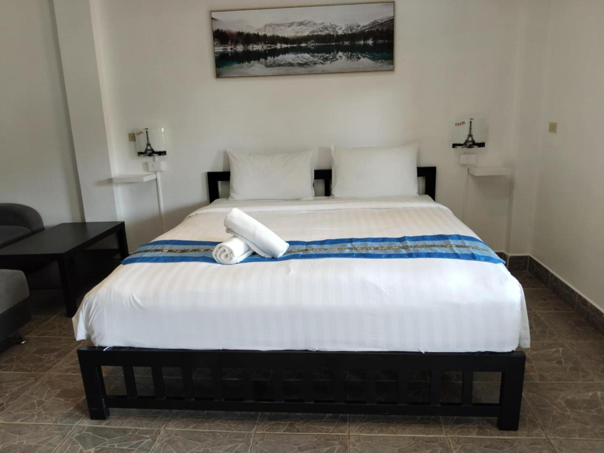 Phratamnak Inn - 100 Meter From Beach Pattaya Exterior photo