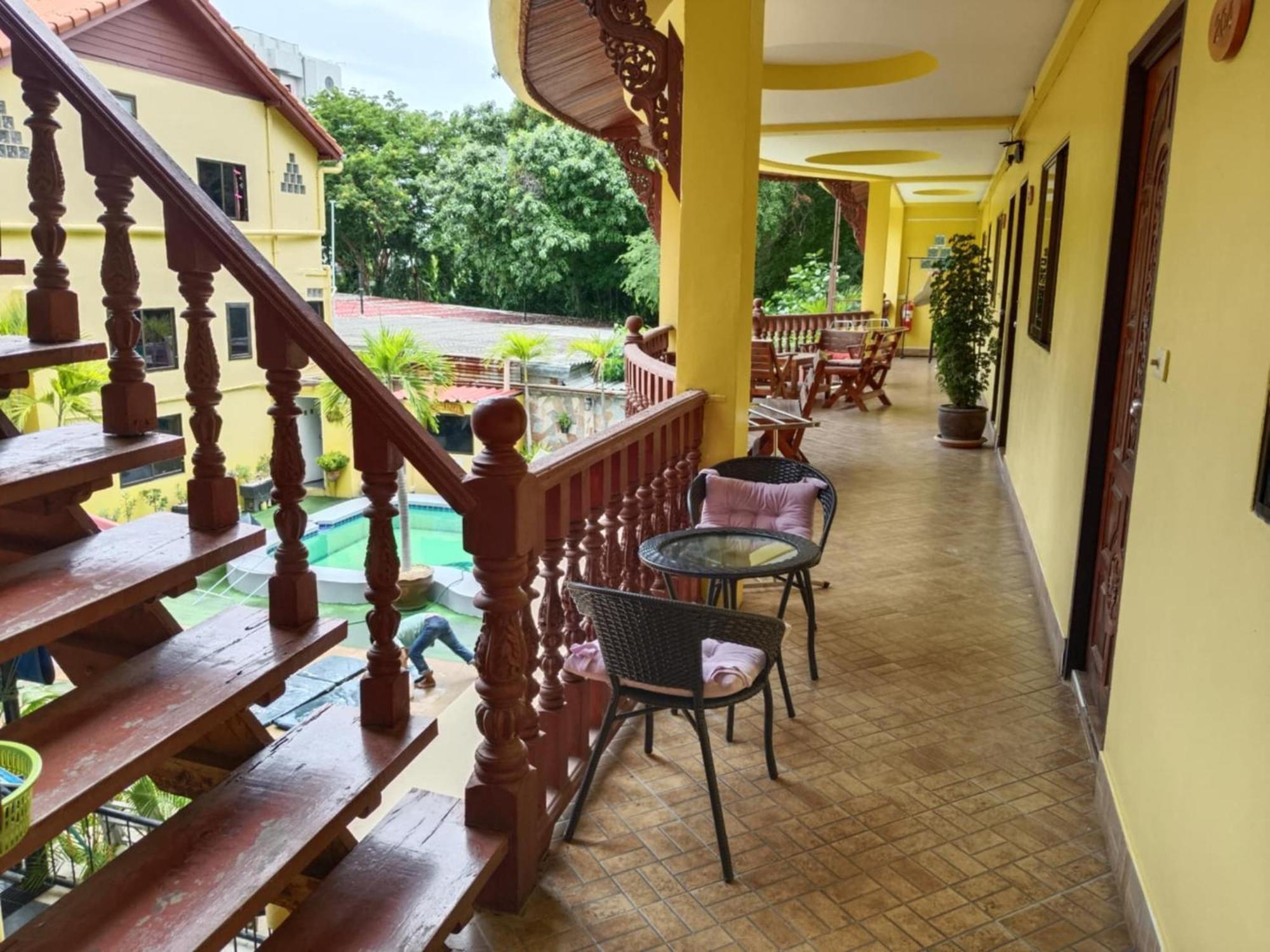 Phratamnak Inn - 100 Meter From Beach Pattaya Exterior photo