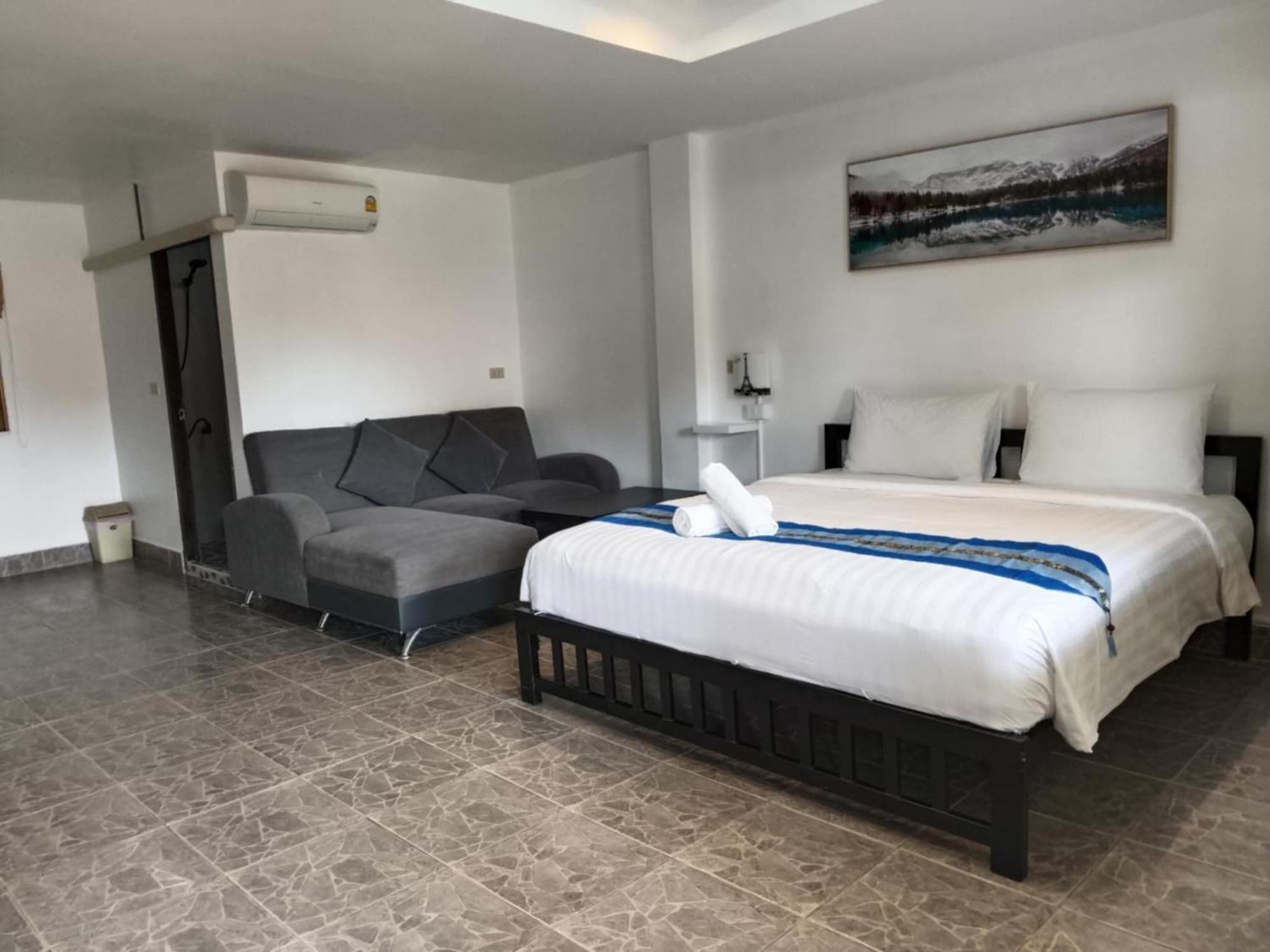 Phratamnak Inn - 100 Meter From Beach Pattaya Exterior photo