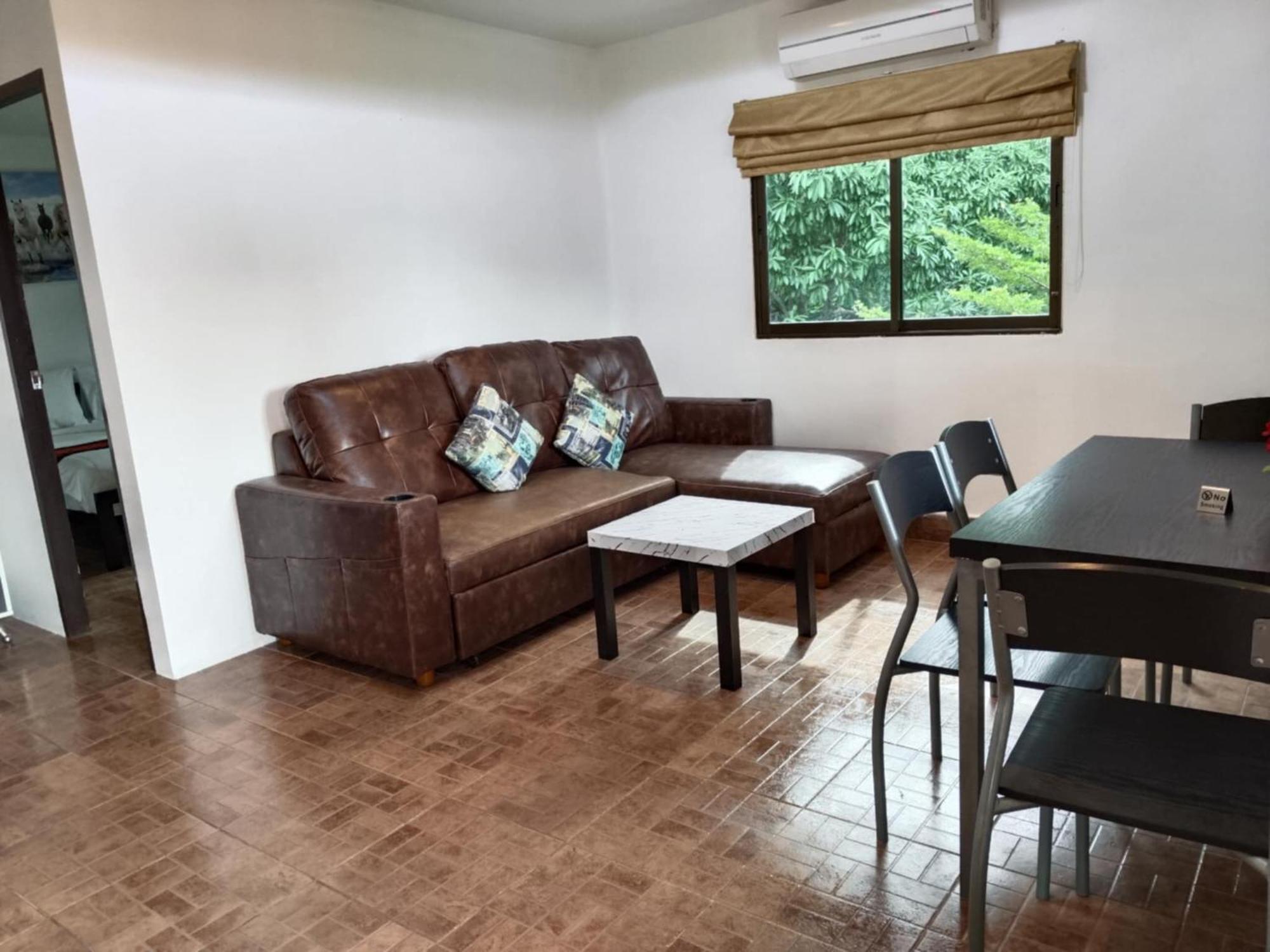 Phratamnak Inn - 100 Meter From Beach Pattaya Exterior photo