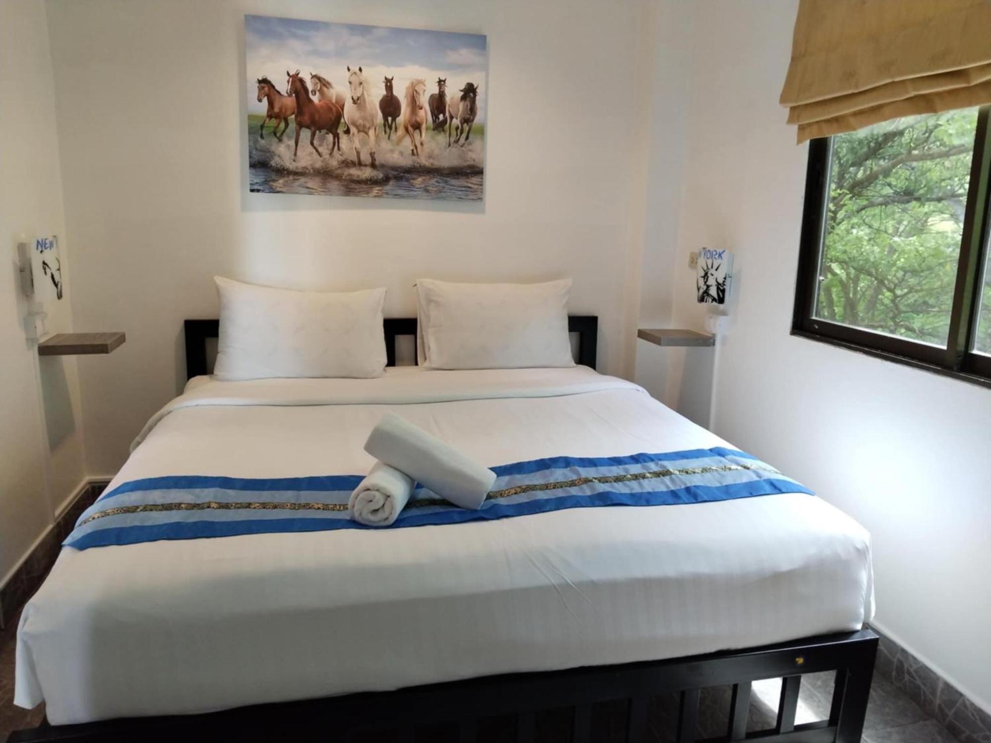 Phratamnak Inn - 100 Meter From Beach Pattaya Exterior photo