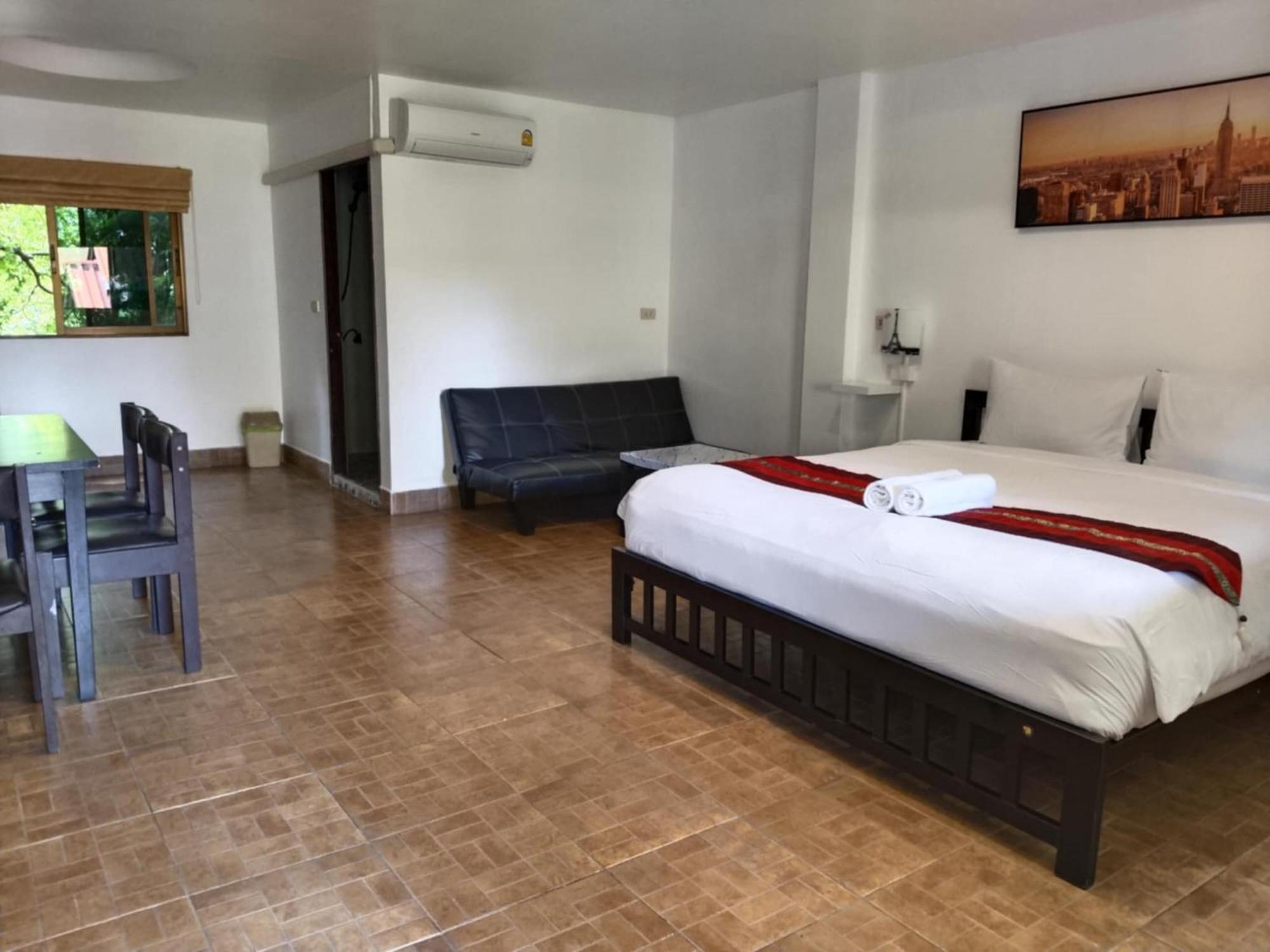 Phratamnak Inn - 100 Meter From Beach Pattaya Exterior photo