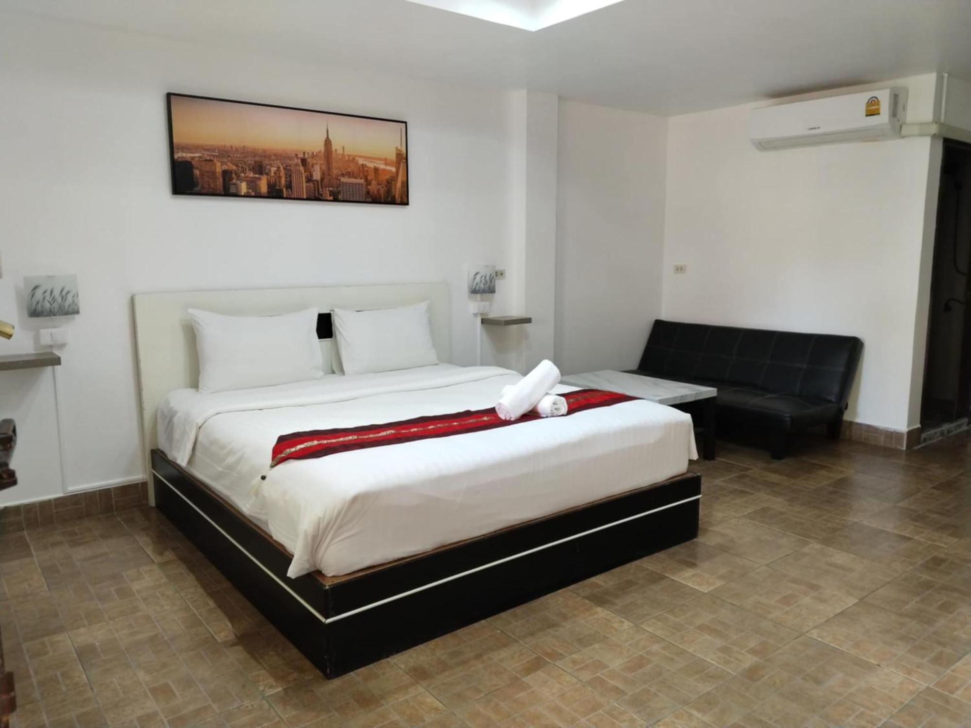 Phratamnak Inn - 100 Meter From Beach Pattaya Exterior photo