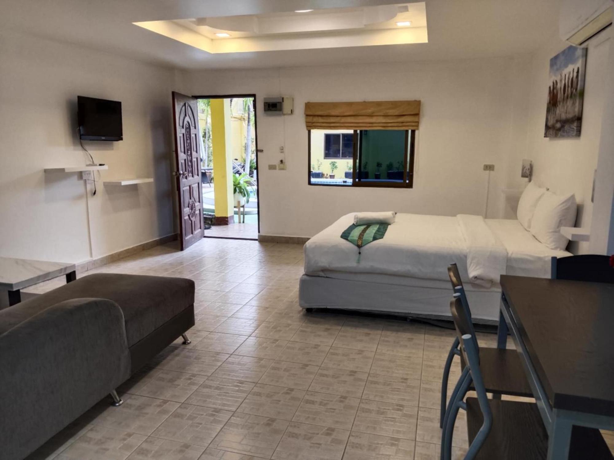 Phratamnak Inn - 100 Meter From Beach Pattaya Exterior photo