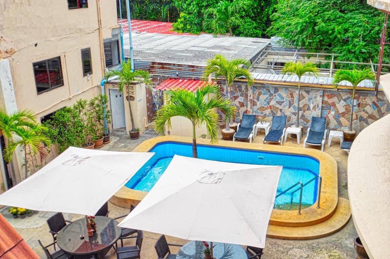 Phratamnak Inn - 100 Meter From Beach Pattaya Exterior photo
